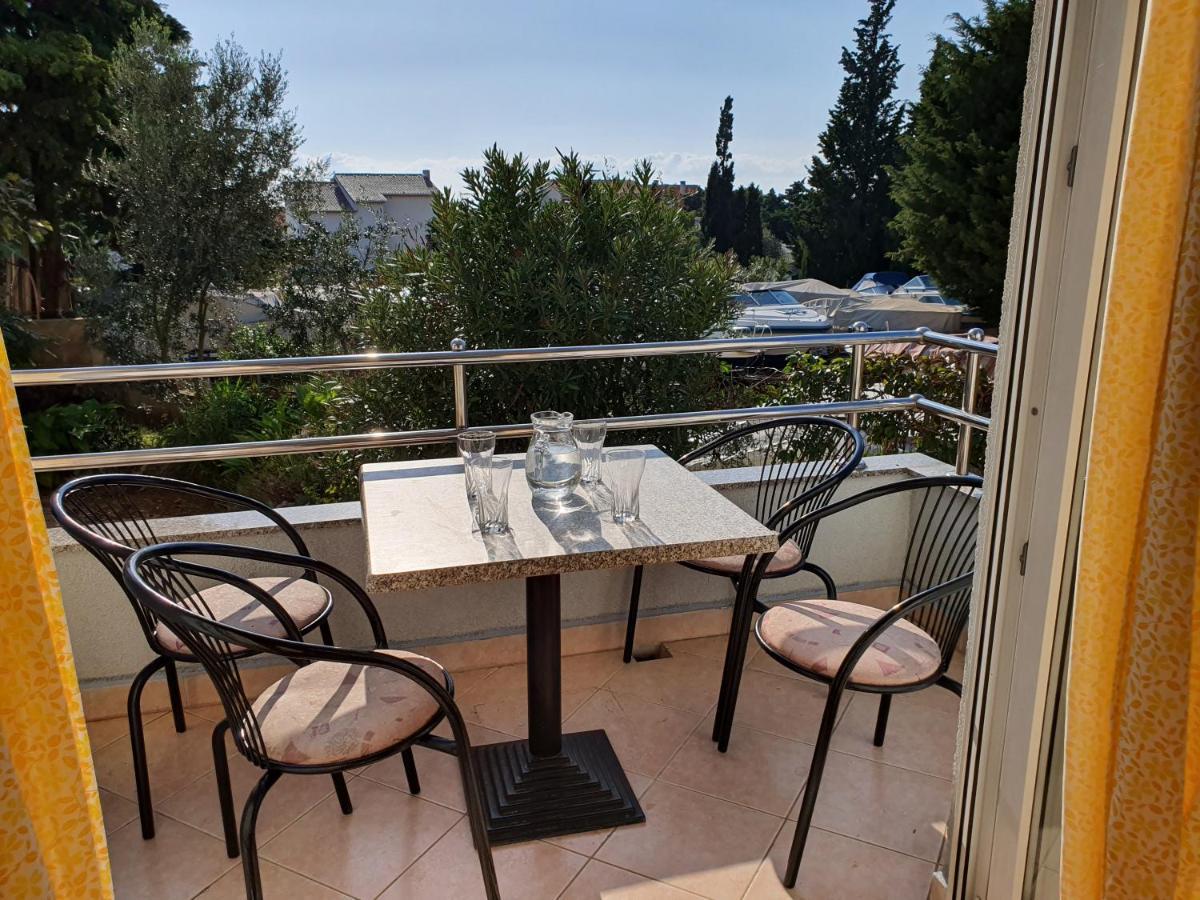 The Nifty Nook Apartments Novalja Exterior foto